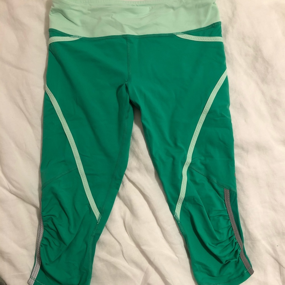 Lululemon Green cropped pants
